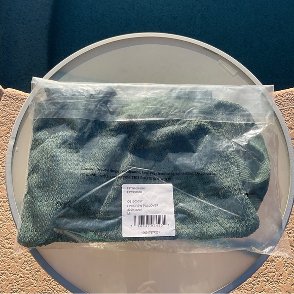 NWT Free People H2O Crew Pullover Open Stitch Knit Top Green Medium OB1505557 - Picture 11 of 11